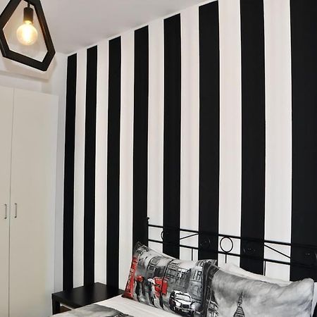 M.Aurelio Black & White Milano Dış mekan fotoğraf